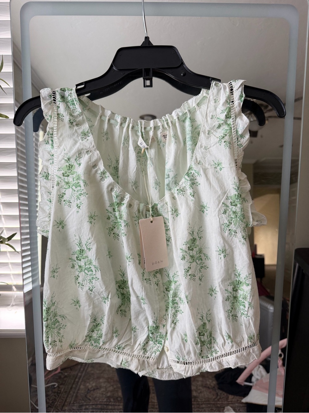 Dôen Traveler Embroidered Crop Top
